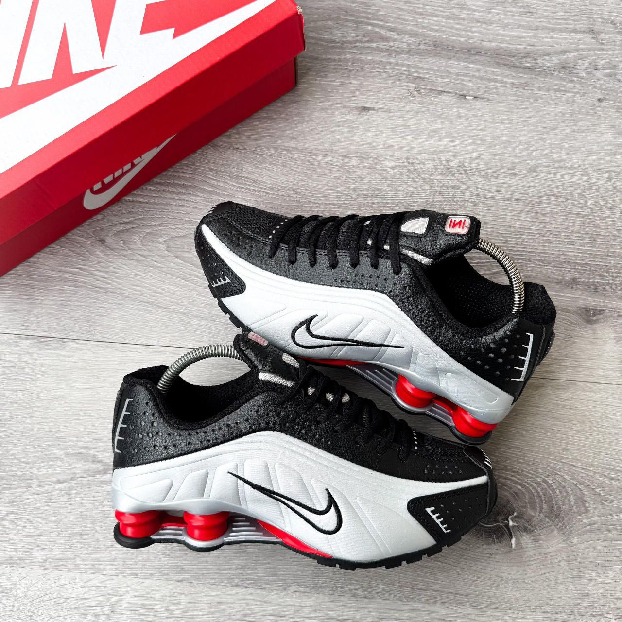 Nike Shox R4