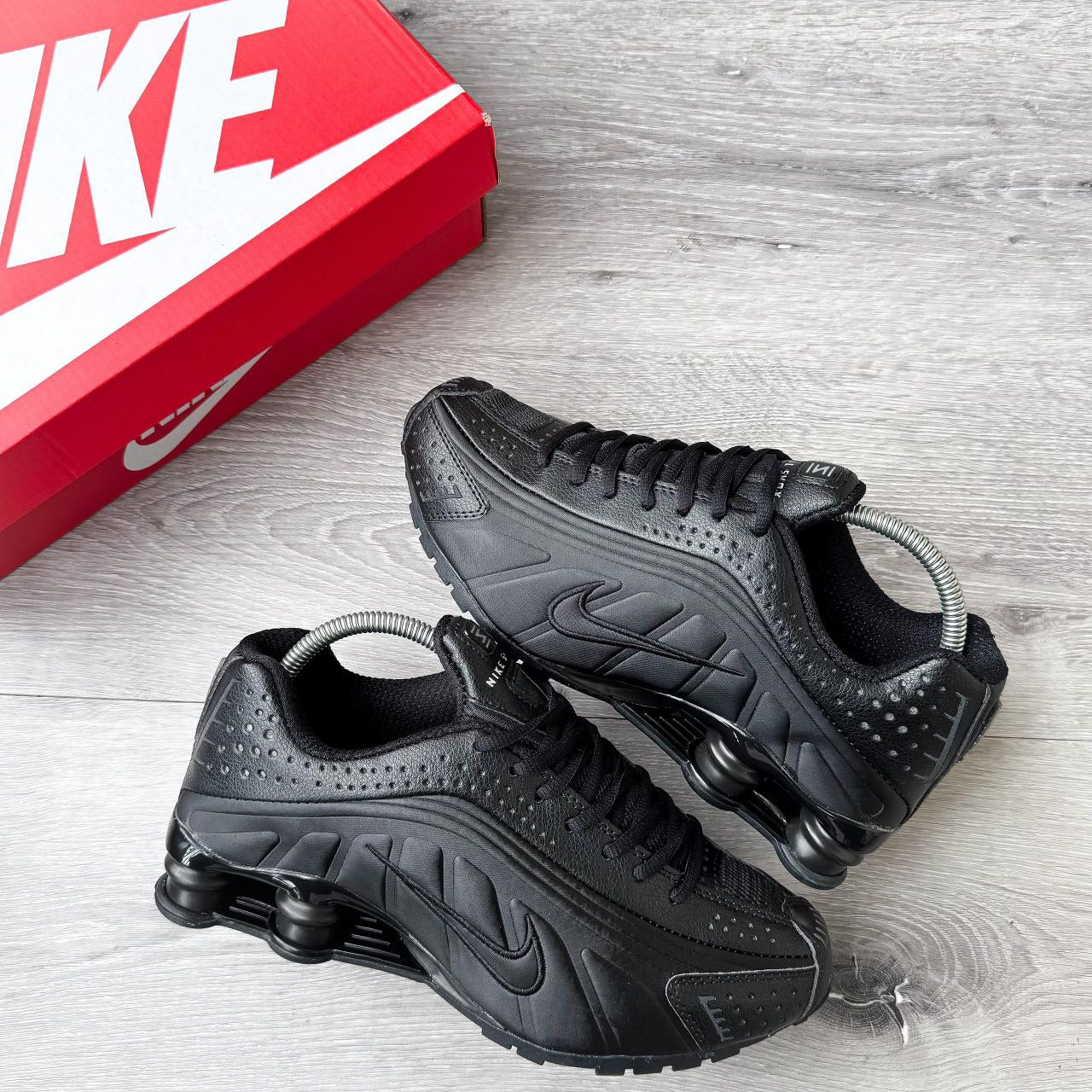 Nike Shox R4