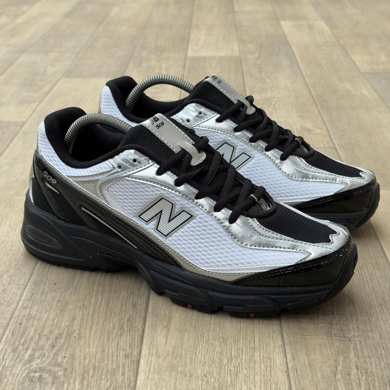 NEW BALANCE 509 “METALLIC BLACK/SILVER”
