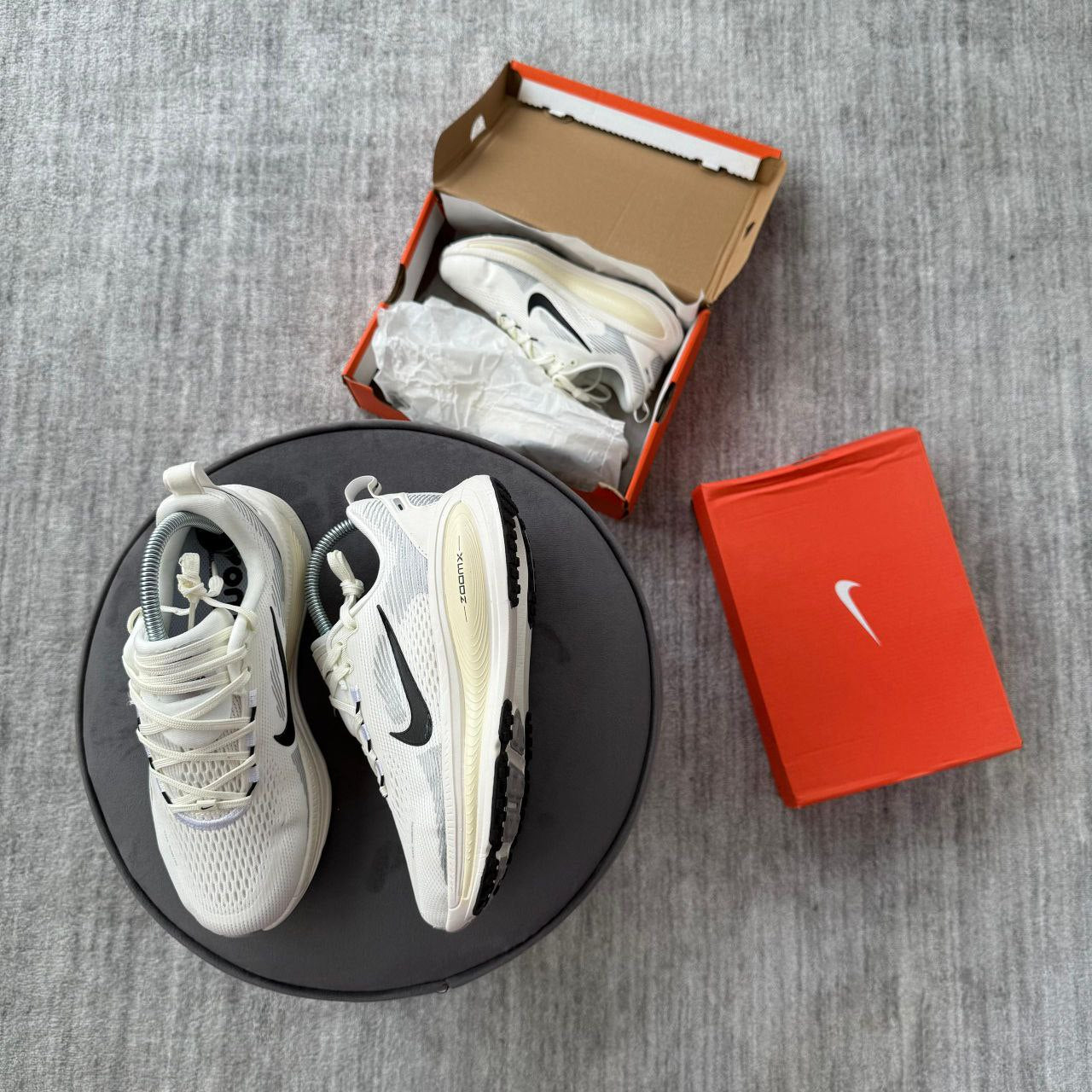 NIKE VOMERO 18 GYM SHOES