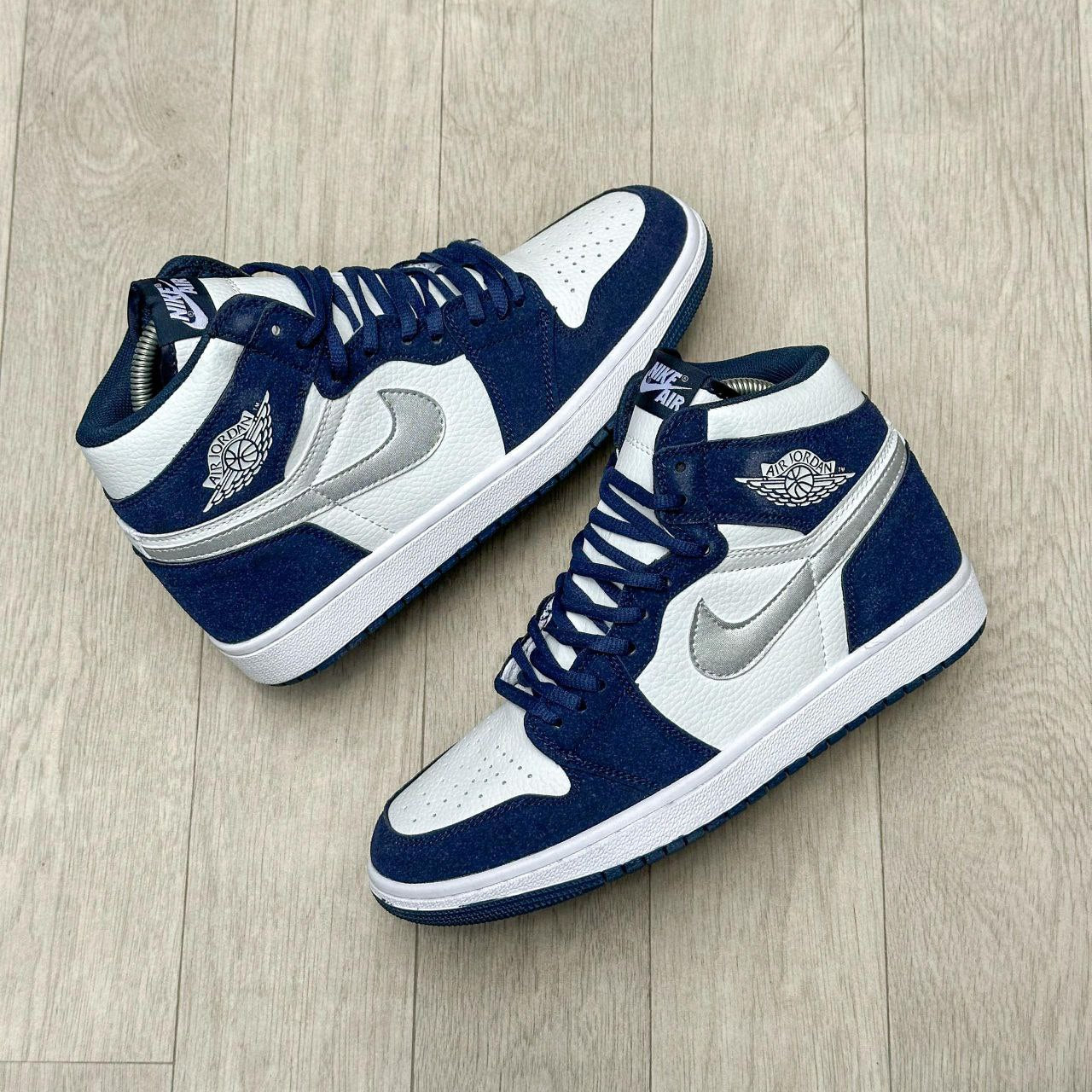 *Air Jordan 1 Retro High “Midnight Navy
