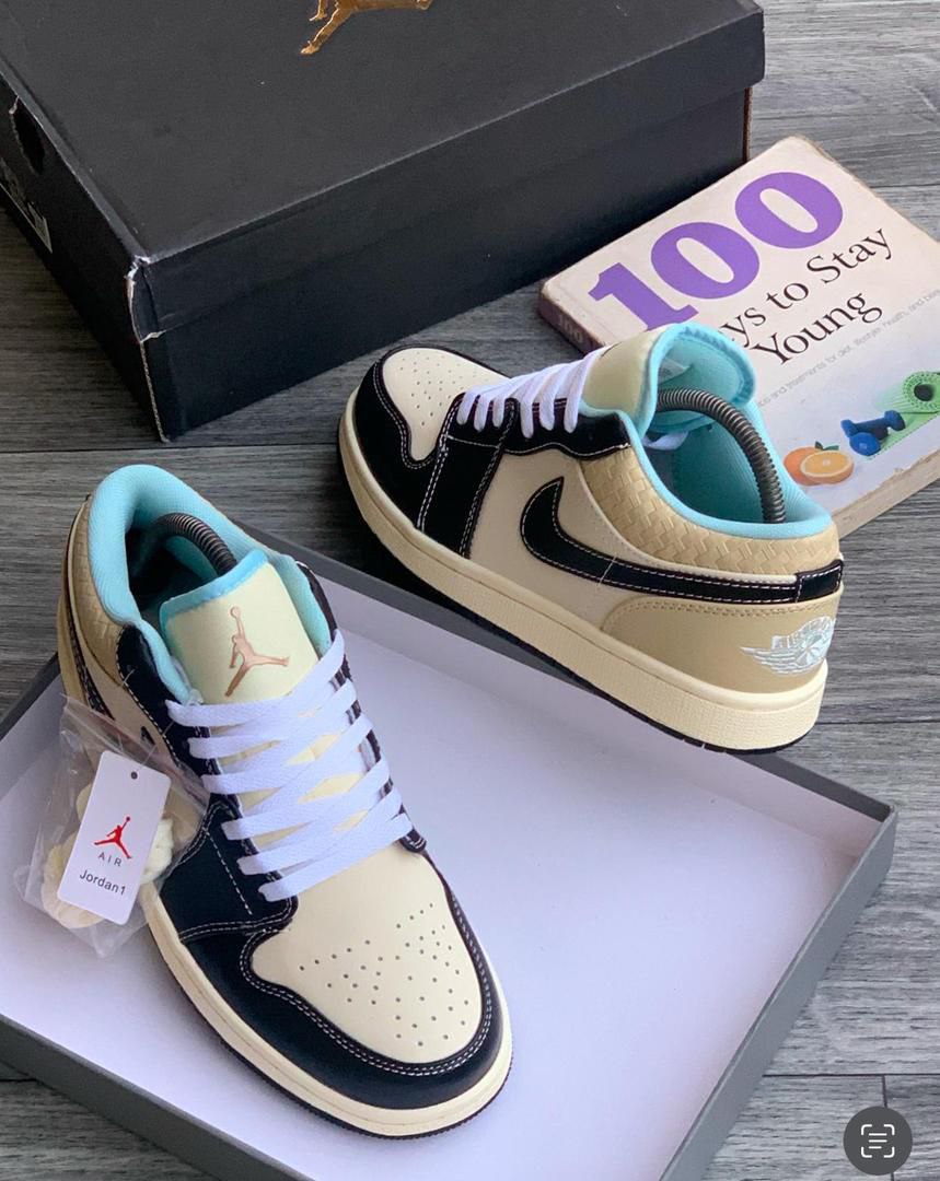 Air Jordan 1 Low SE "Coconut Milk"