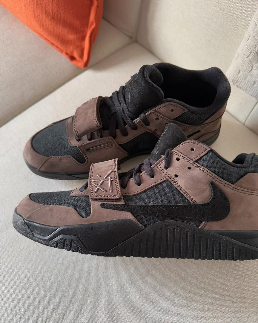 Travis Scott X Air Jordan Jumpman "Dark Mocha"