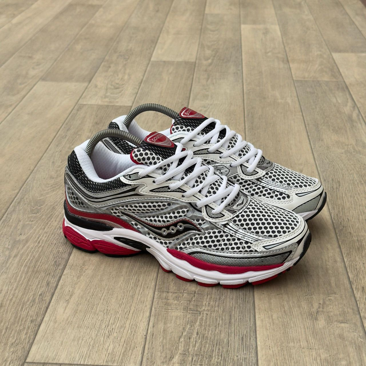 SAUCONY PROGRID OMNI 9 OG  "WHITE SILVER RED"