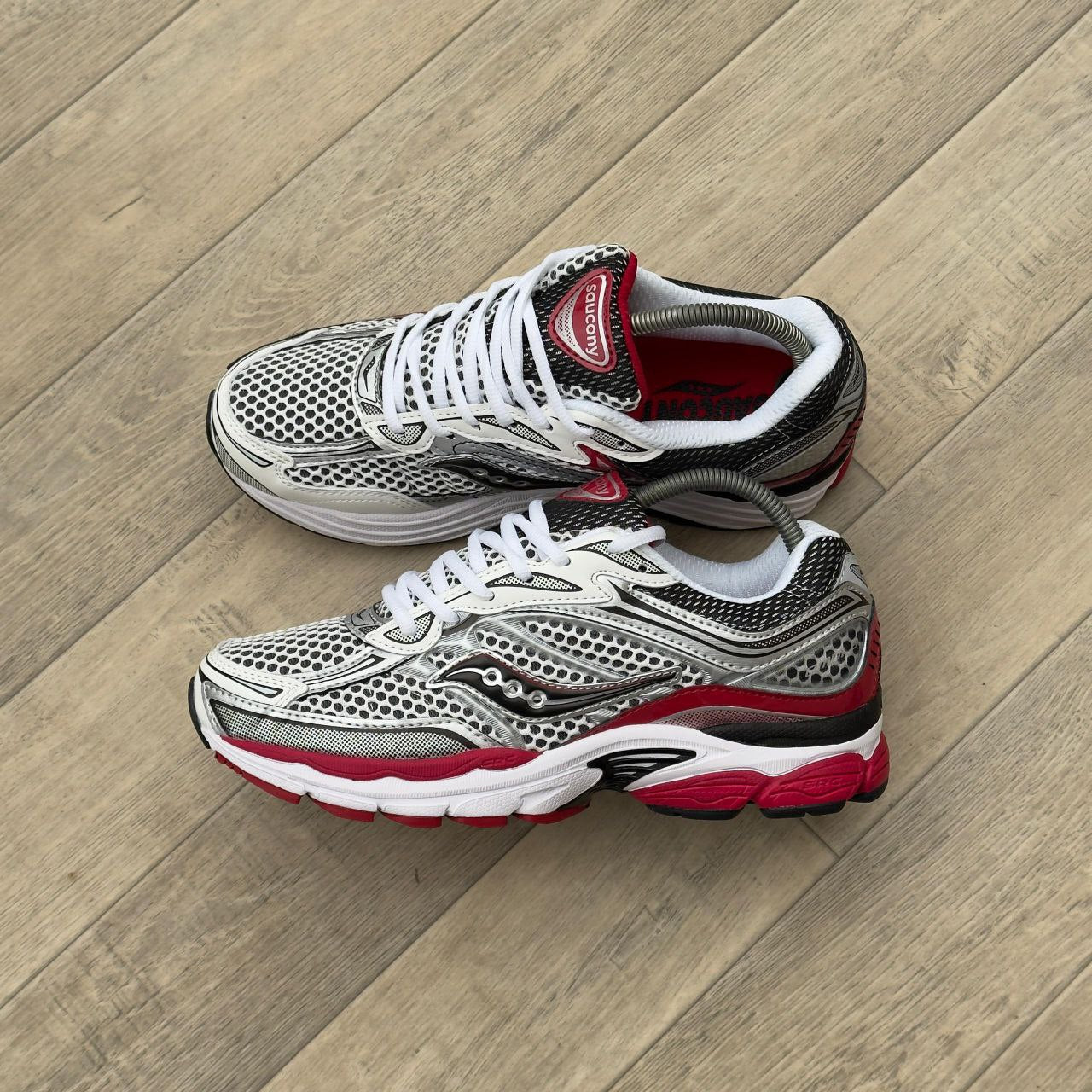 SAUCONY PROGRID OMNI 9 OG  "WHITE SILVER RED"